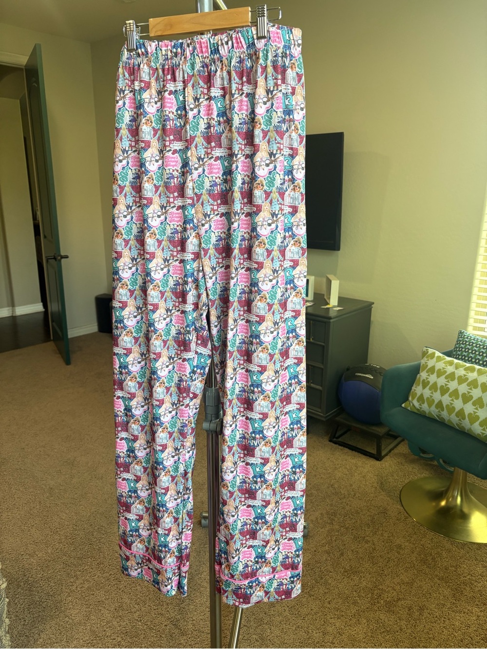 🎵🎵🎵 Taylor Swift 🎸 🎸Womens Swiftie Pajama Pants 1️⃣3️⃣ XL Awe Smocks Collection